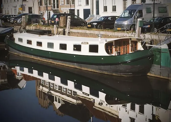 Houseboat \'Boat Boutique\'